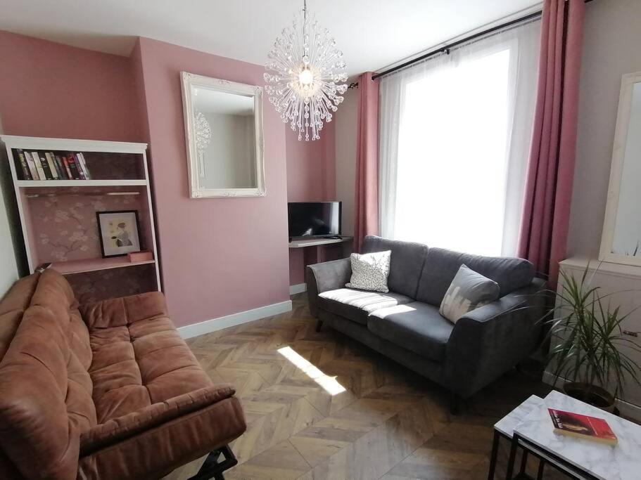 Stunning 3 Bedroom Townhouse In The Heart Of City 贝尔法斯特 外观 照片