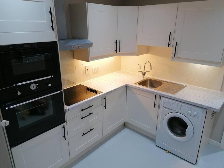 Stunning 3 Bedroom Townhouse In The Heart Of City 贝尔法斯特 外观 照片