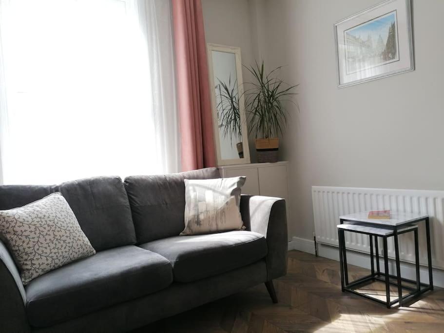 Stunning 3 Bedroom Townhouse In The Heart Of City 贝尔法斯特 外观 照片
