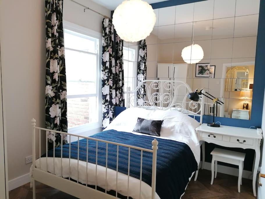 Stunning 3 Bedroom Townhouse In The Heart Of City 贝尔法斯特 外观 照片