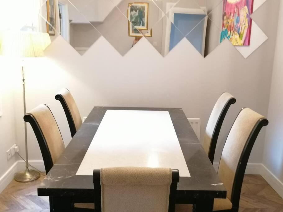 Stunning 3 Bedroom Townhouse In The Heart Of City 贝尔法斯特 外观 照片