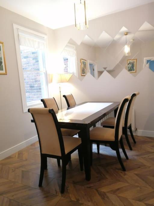 Stunning 3 Bedroom Townhouse In The Heart Of City 贝尔法斯特 外观 照片