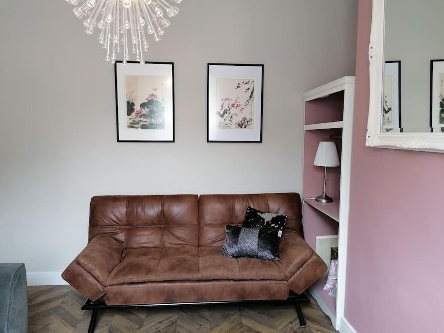 Stunning 3 Bedroom Townhouse In The Heart Of City 贝尔法斯特 外观 照片