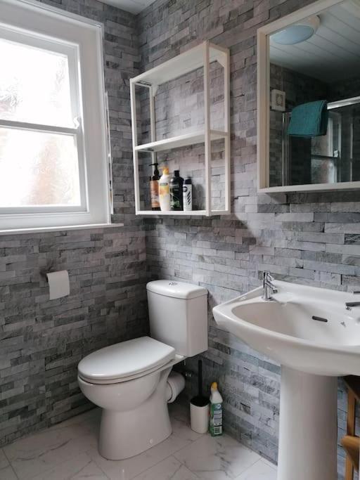 Stunning 3 Bedroom Townhouse In The Heart Of City 贝尔法斯特 外观 照片