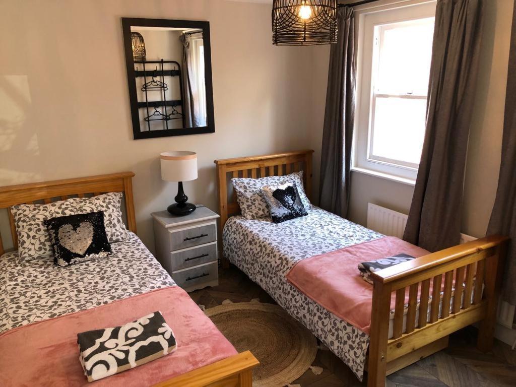 Stunning 3 Bedroom Townhouse In The Heart Of City 贝尔法斯特 客房 照片
